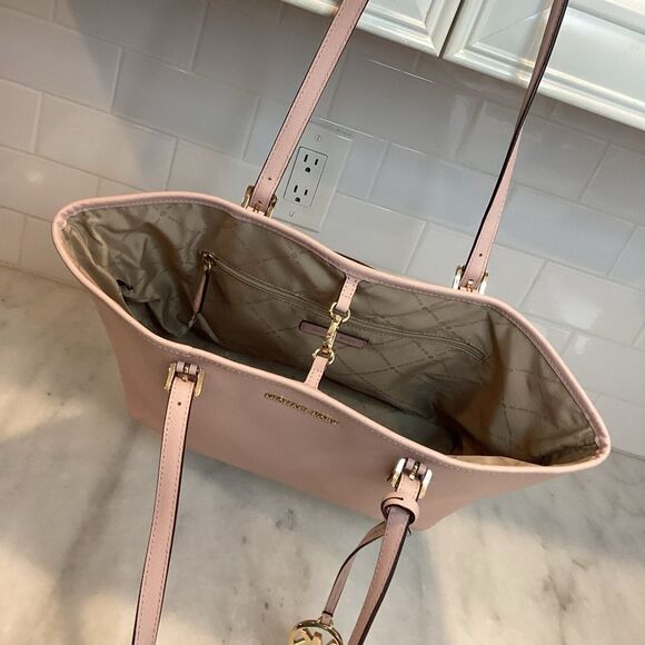 Michael Kors Jet Set Carry All Leather Tote - Picture 16 of 16